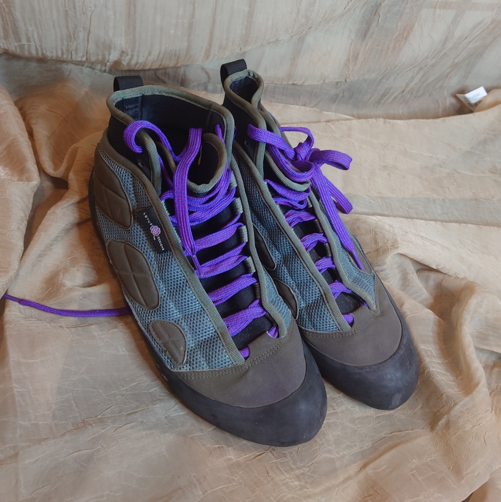 Men's Climbing Shoes with Purple Laces